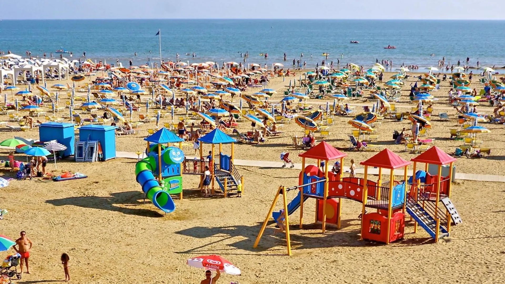 Comfortable Flat For 4 Guests By The Beach 비비오네 0*,  이탈리아